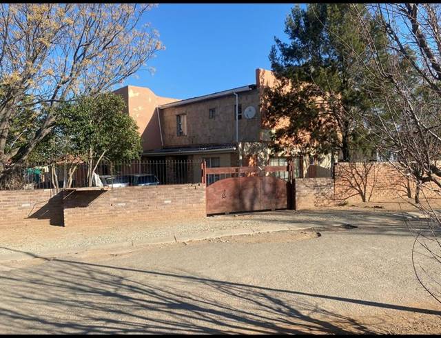 13 BEDROOM HOUSE FOR SALE IN MADEIRA PARK